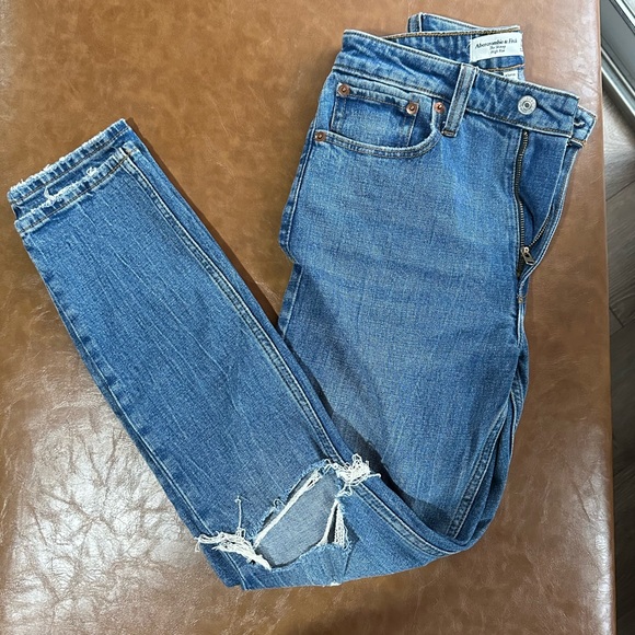 A&F Curve Love High Waisted Jean - Picture 1 of 5